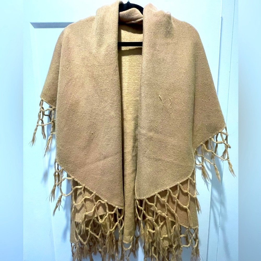 Womens Camel Knit Cape Vest w fringe - Picture 2 of 2
